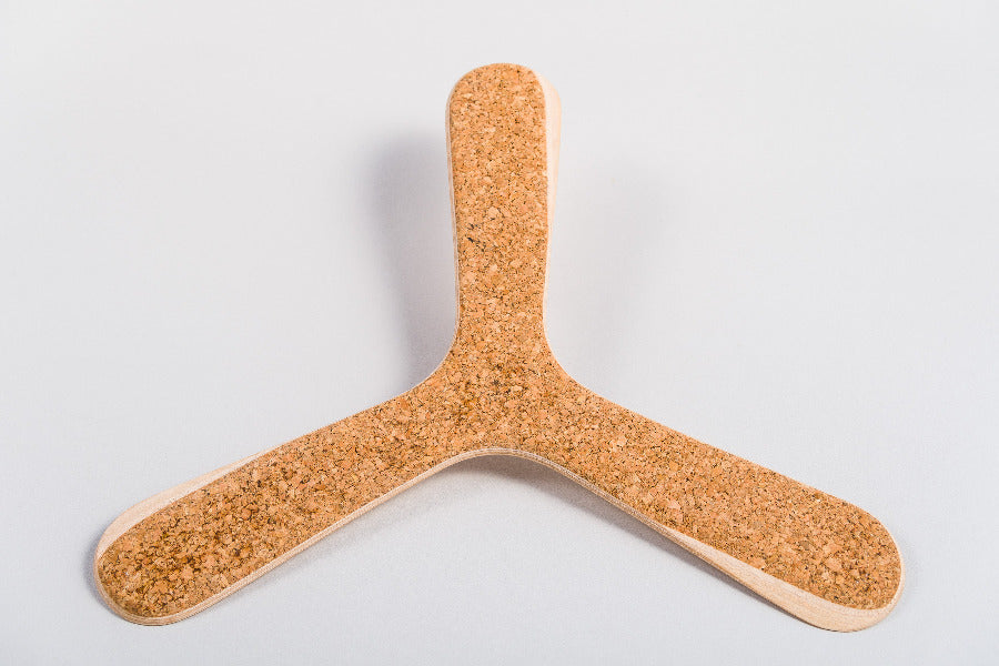 Bumerang z drewna i korka