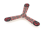 Boomerang tripale Haida en bois, motifs art amérindien totem rouge et noir