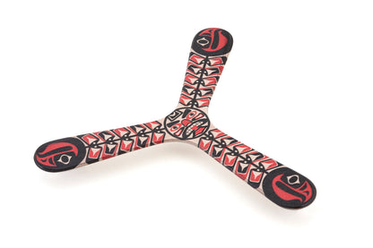Boomerang tripale Haida en bois, motifs art amérindien totem rouge et noir